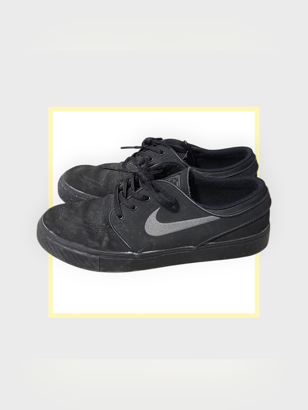 Nike SB Stefan Janoski Black Skate Shoes – Youth 7Y (Fits Men’s 7 / Women’s 8)